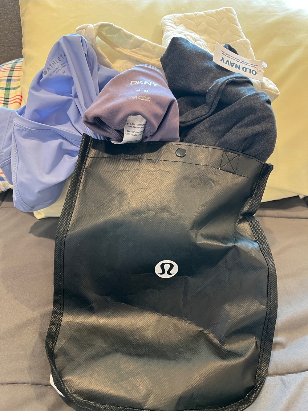 Lululemon Bag & Athletic Apparel SZ M - Picture 2 of 16